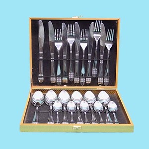 LOT DE FOURCHETTES, CUILLERES ET COUTEAUX